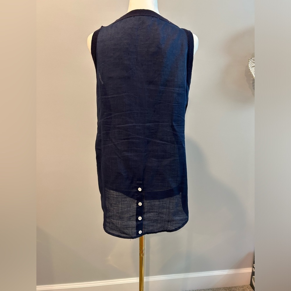 Foxcroft Linen and Cotton Sleeveless Tank Top, button detail, size Medium Navy - Picture 3 of 11